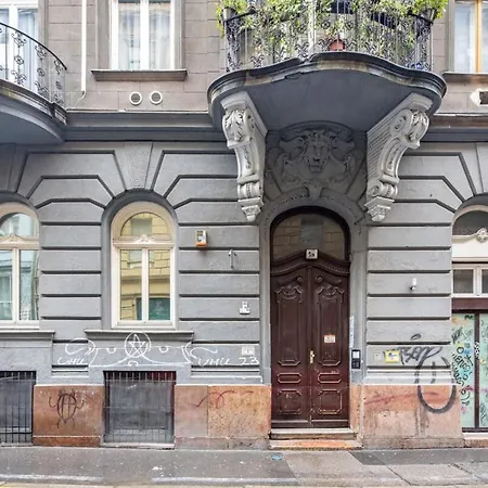 - New - Comfy Ac Budapest