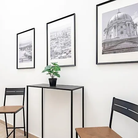 - New - Comfy Ac Budapesta